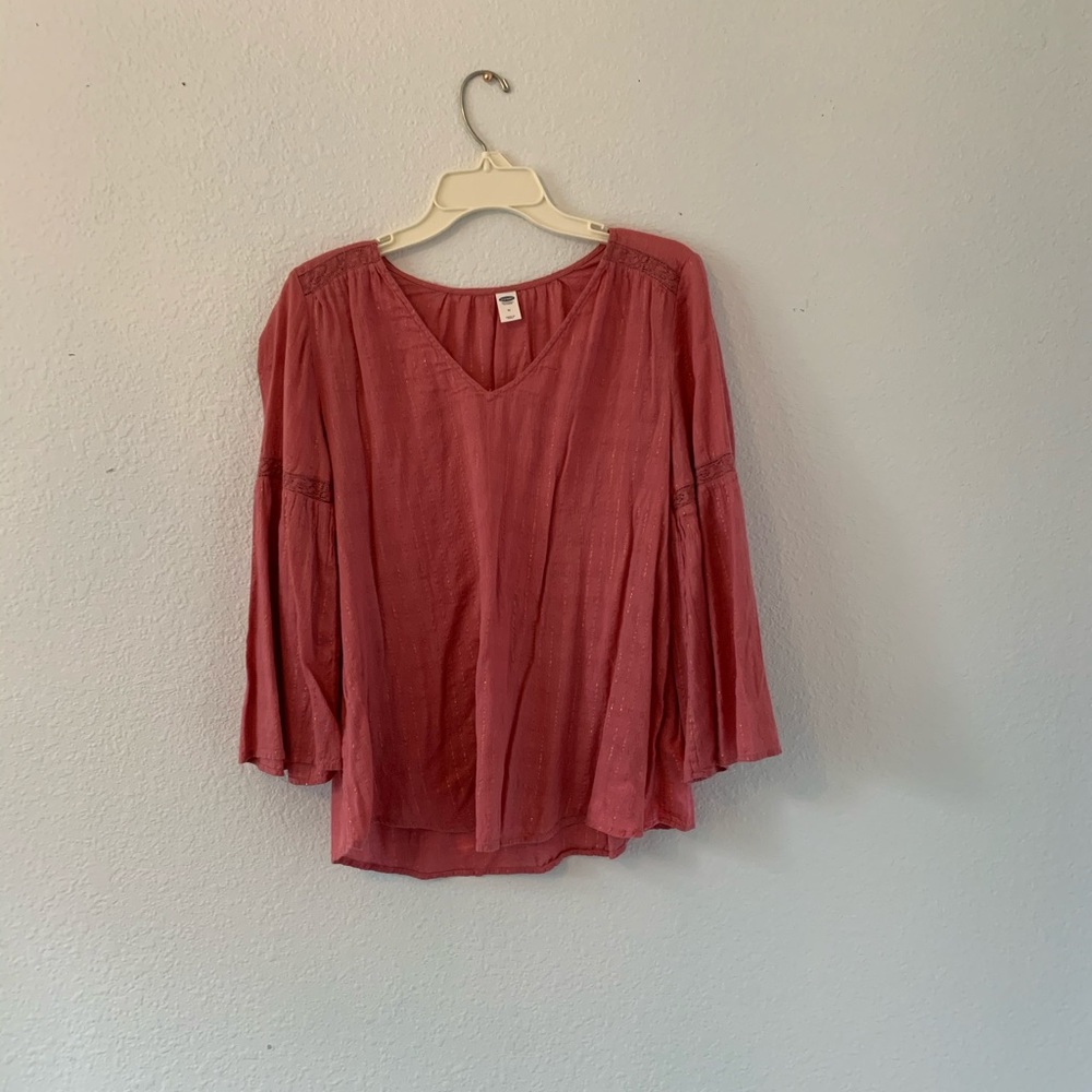 Rose blouse with gold details.